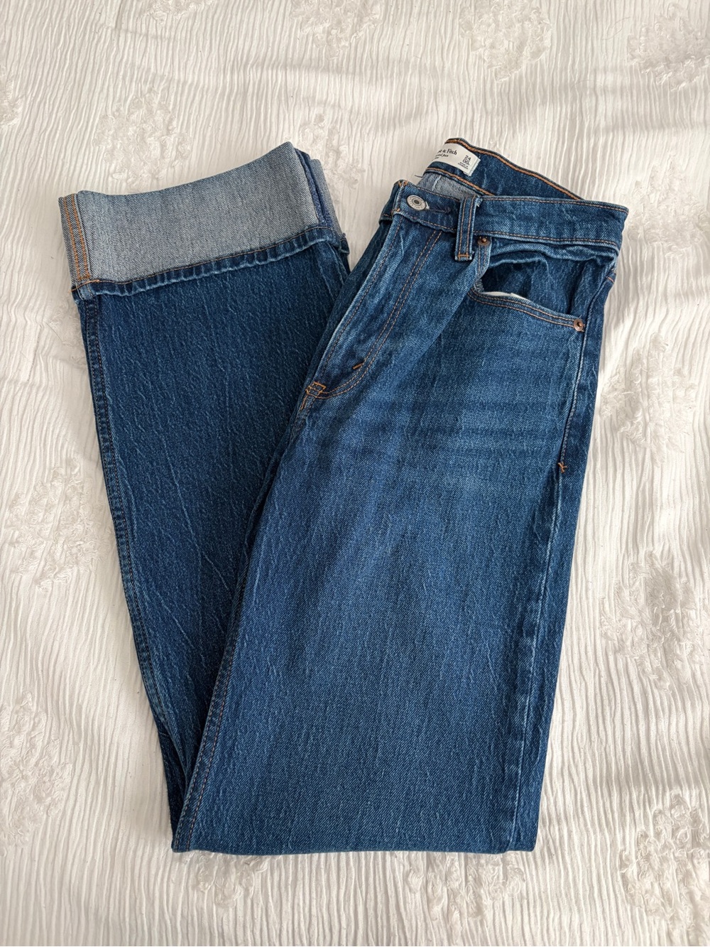 Abercrombie 90s Relaxed Dark Cuffed Hem Jeans